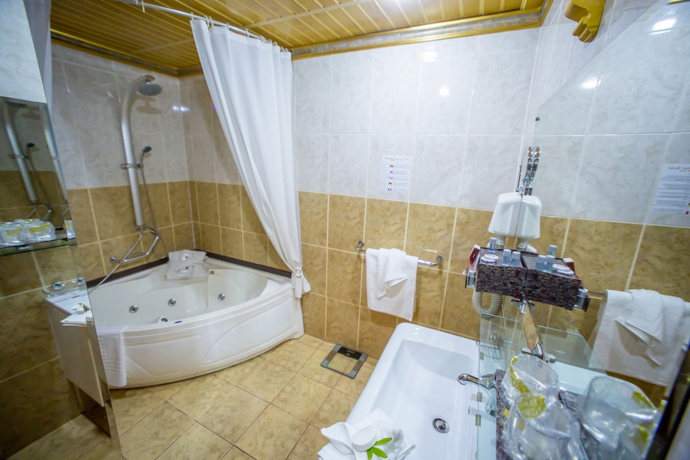 DELUXE, SUITE, KING BED