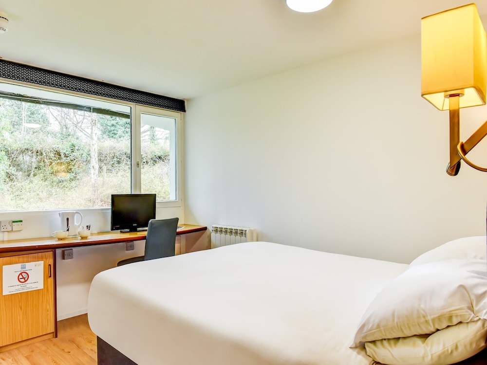 OYO The Hotel Rafiya, Redditch 14/20