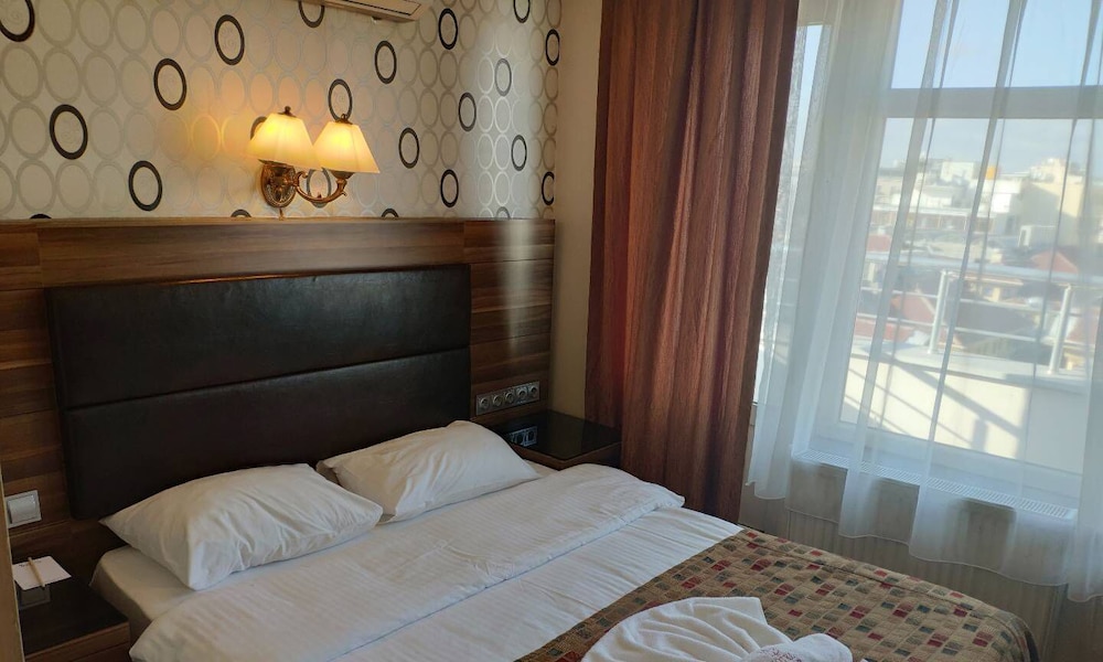 Hotel Bazaar 12/47