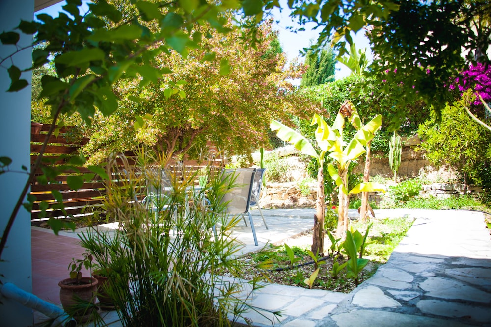 Julipapas Gardens 37/50