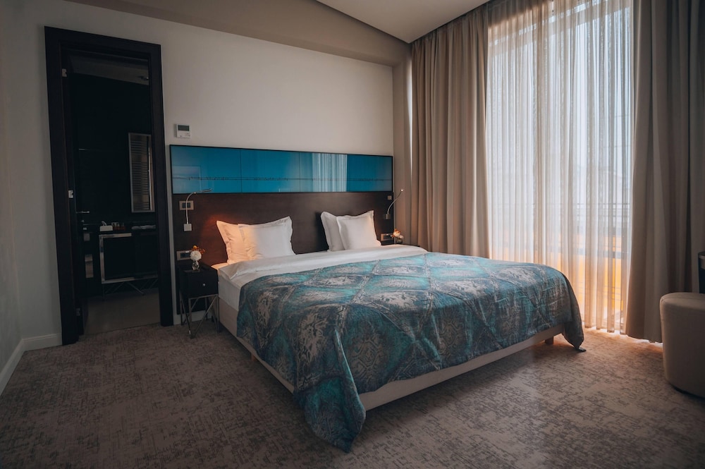 PRESIDENTIAL, SUITE