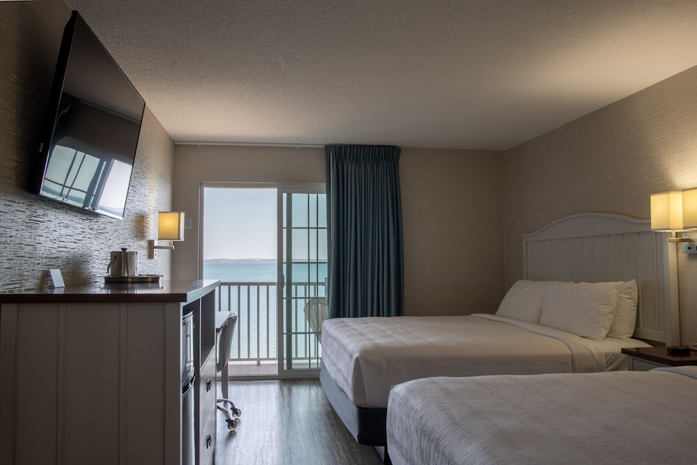 غرفة بسريرين كينج بإطلالة على الشاطئ بشرفة، The Baywatch Resort 5/8