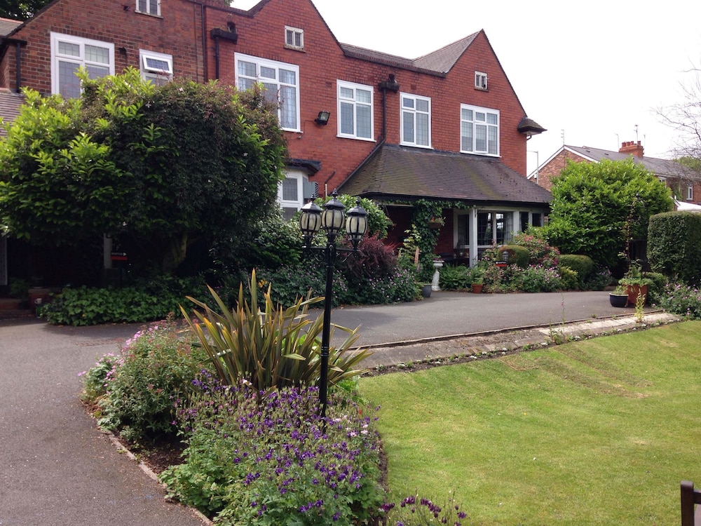 Barons Court Hotel 62/72