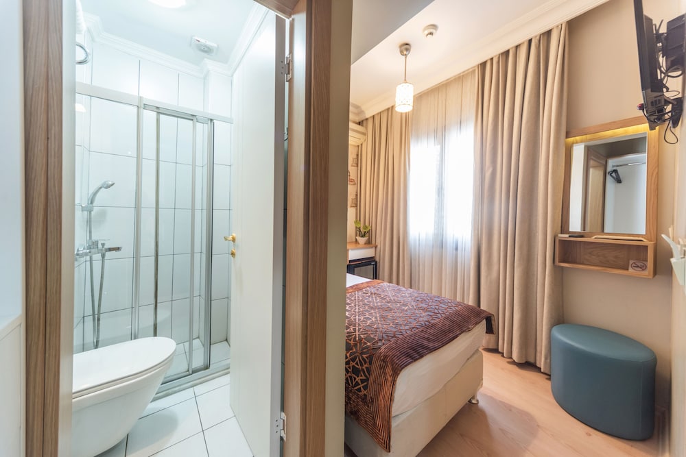 TAYA HATUN HOTEL 32/62