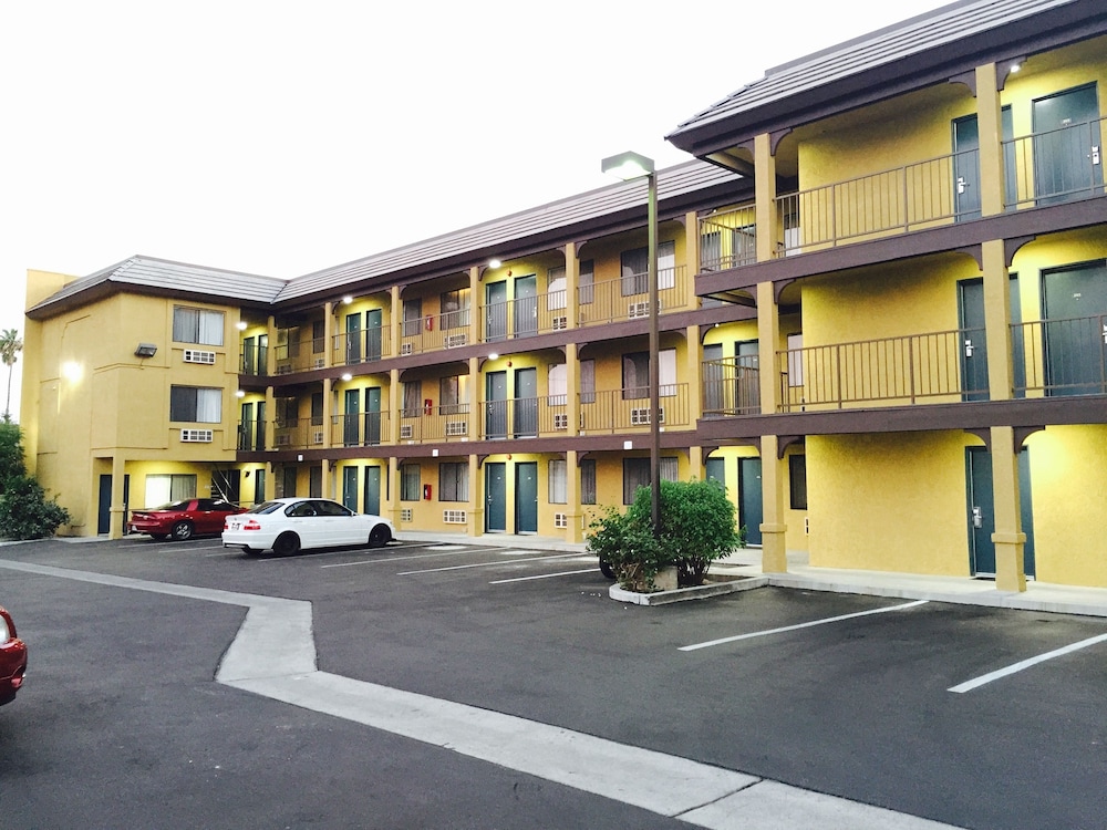 Simply Home Inn Suites 42/46