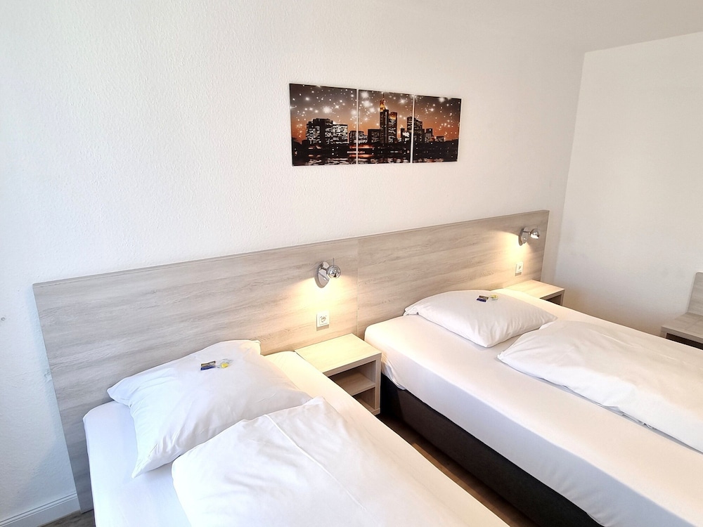ROOM, TRIPLE