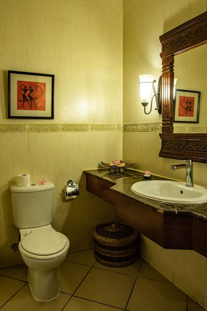 Aanari Hotel and Spa 79/82