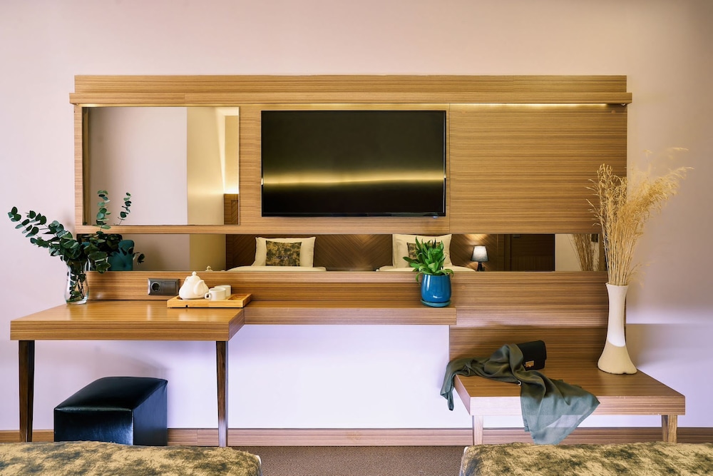Atro Hotel 33/44