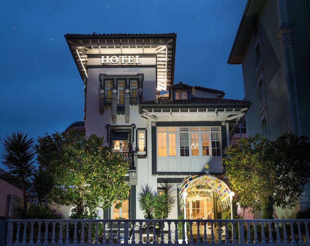 Las Brisas Hotel 1/50