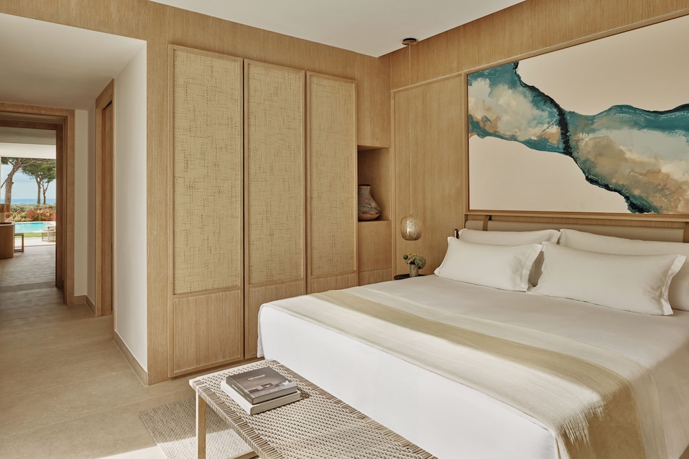 3 Bedrooms, Deluxe, Suite, 1 Single and 2 Double Beds, Sea View, Private Pool, Ikos Andalusia 2/3