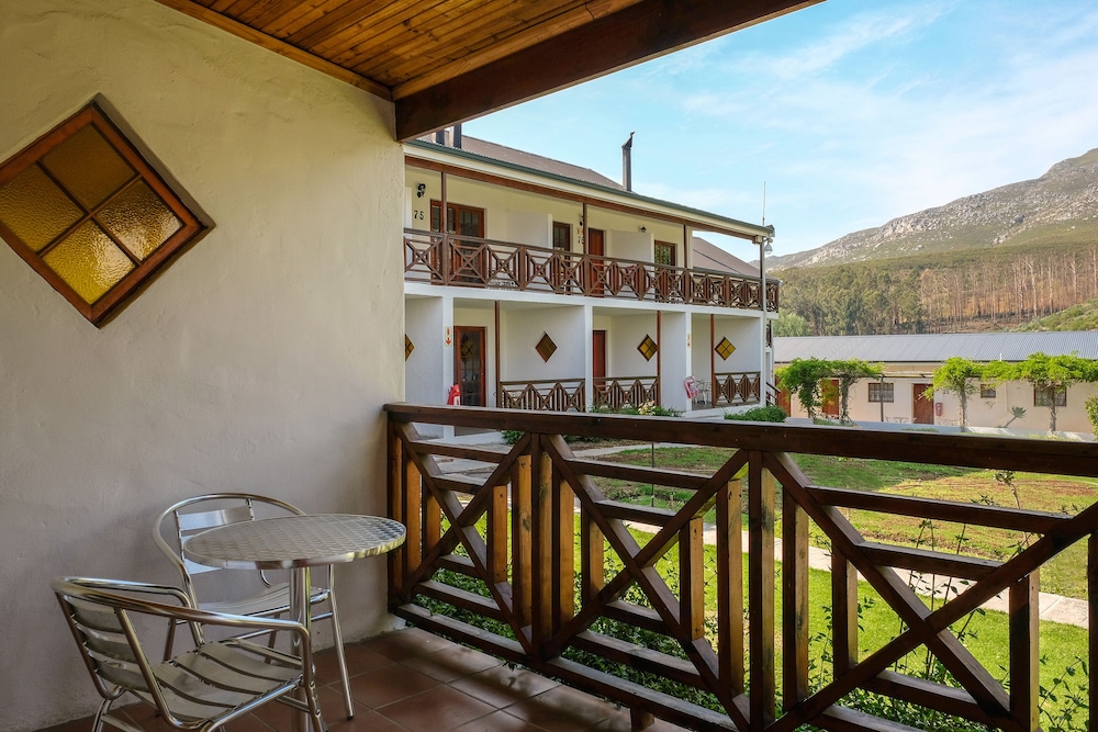Houw Hoek Hotel 8/50
