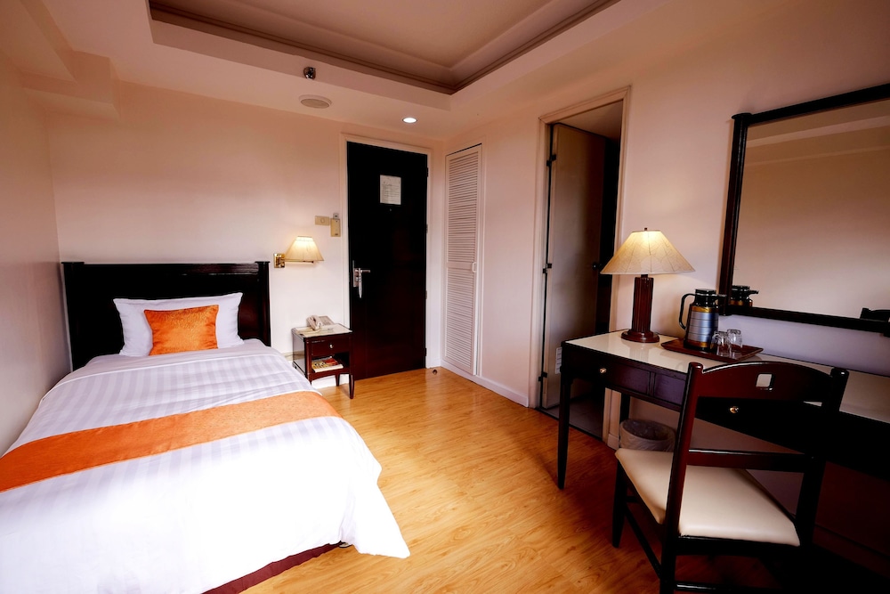 Harbor Town Hotel 7/50