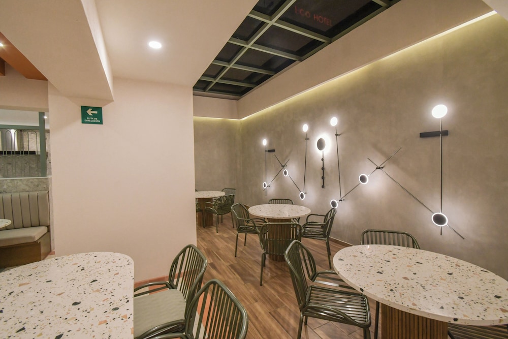 Expo Satelite Hotel and Suites 46/58