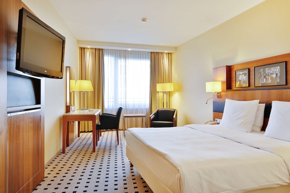 Radisson Blu Hotel, Hamburg Airport 19/66