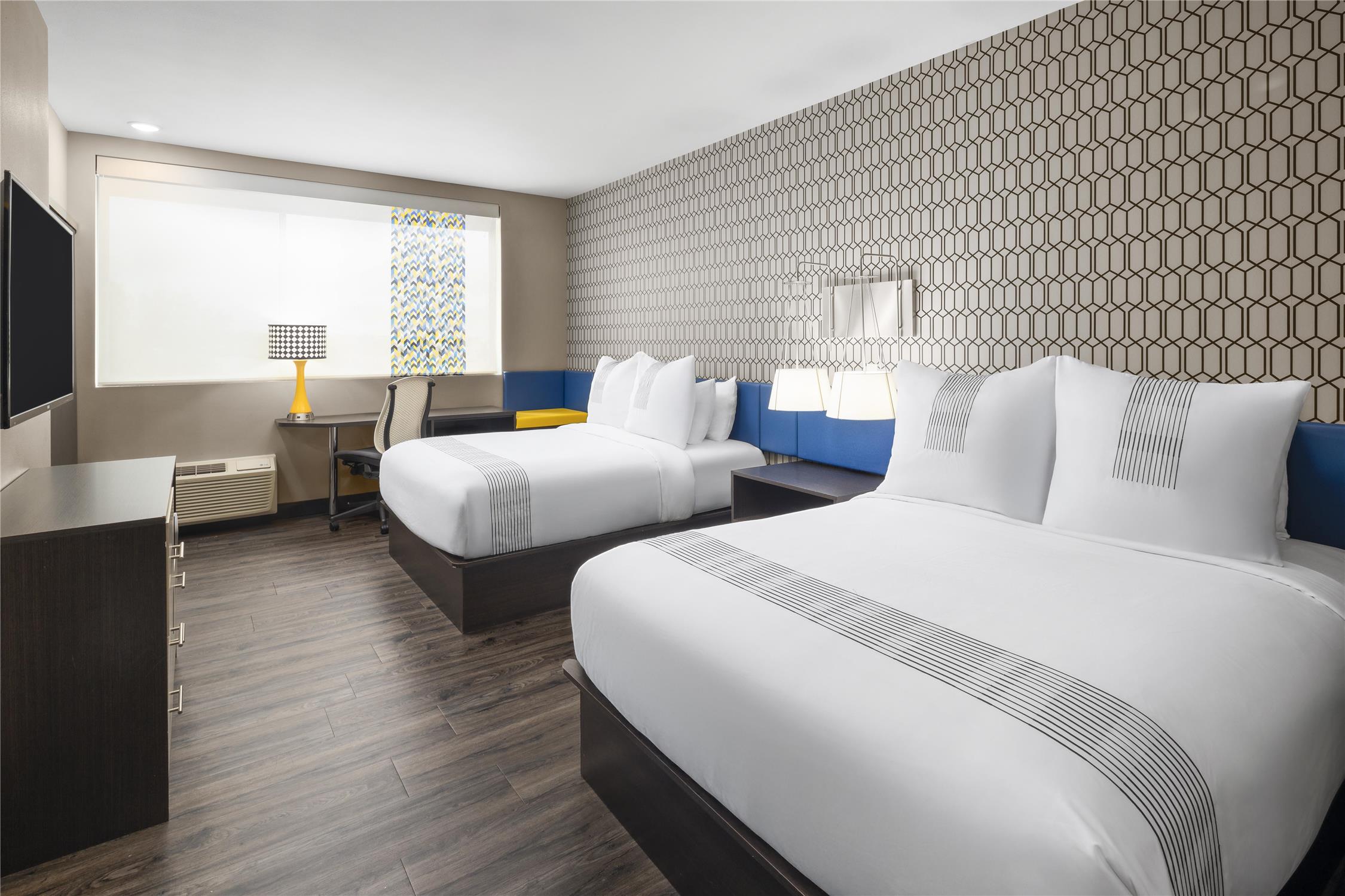 Room, 2 Queen Beds, Bathtub, Accessible