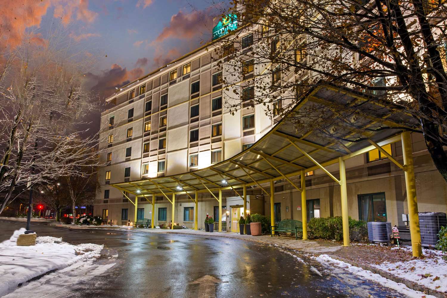 La Quinta Inn & Suites by Wyndham Boston Somerville 3/52