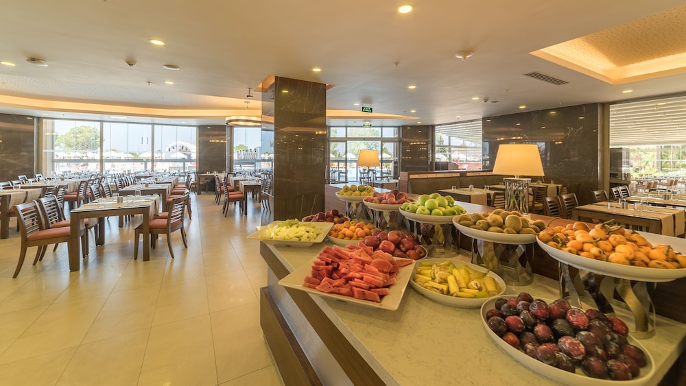 Ramada Hotel and Suites by Wyndham Kusadasi 44/47