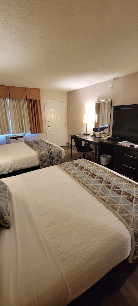 Recreation Inn & Suites 26/63
