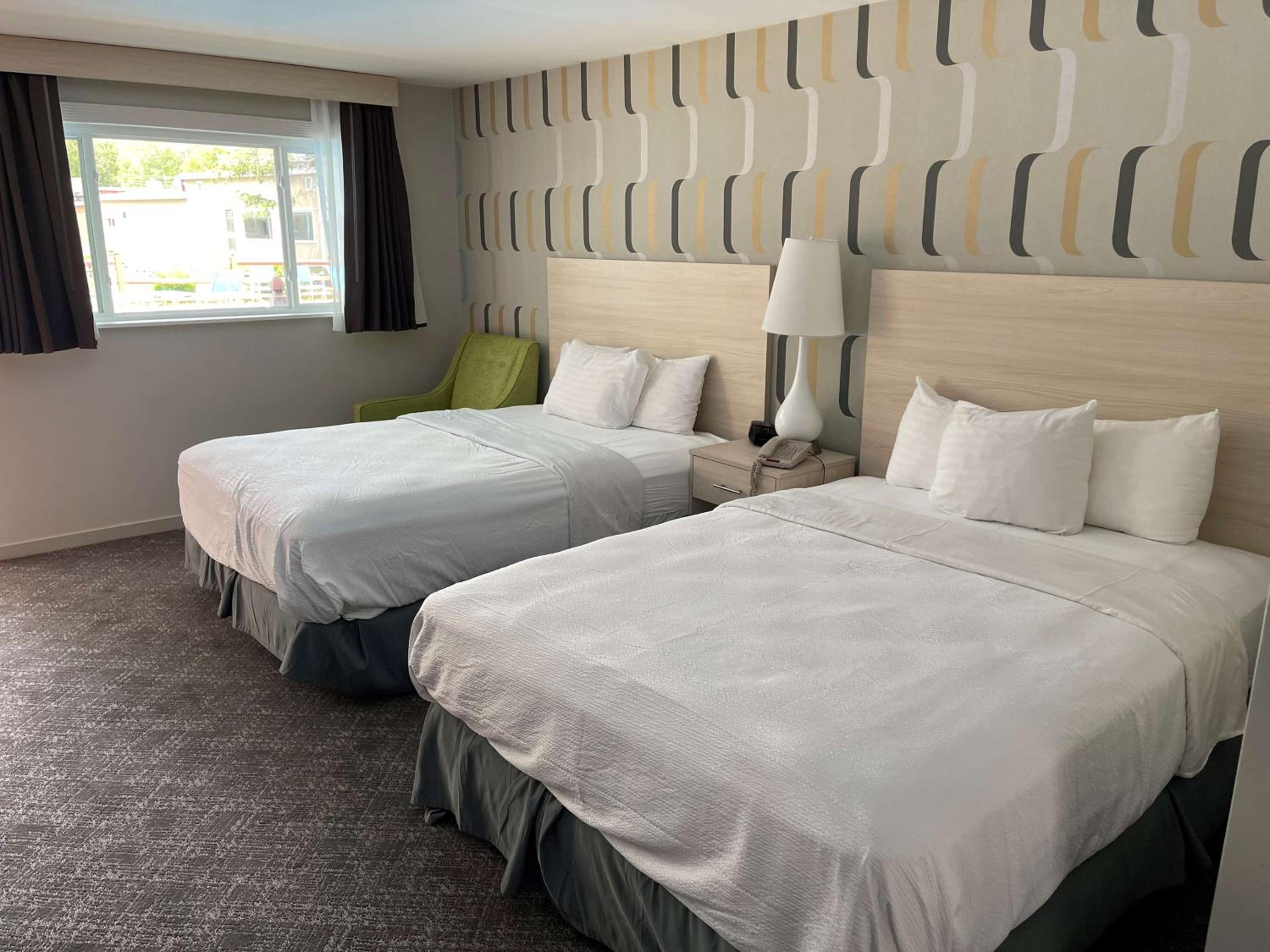 Room, 2 Queen Beds, Outdoor Pool Area، Woodwards White Mountain Resort, BW Signature Collection 2/4