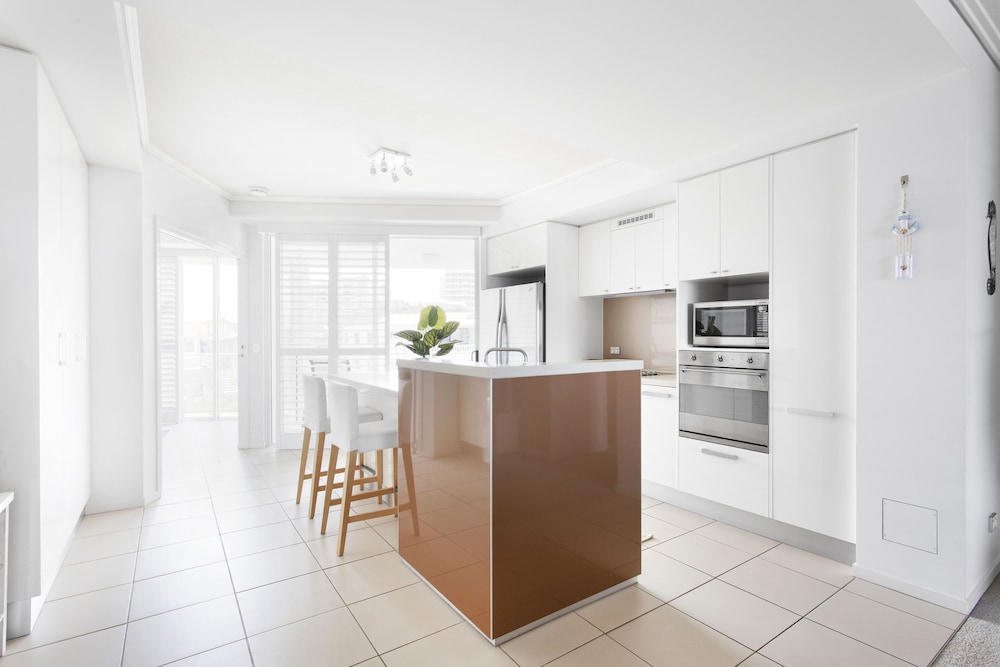 Aspect Caloundra 10/76