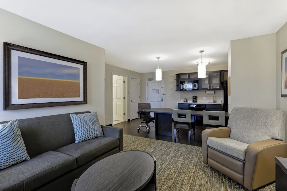 Candlewood Suites Indianapolis - South 43/77