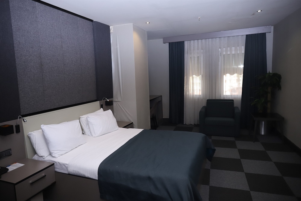 Deluxe, King Bed, Smoking
