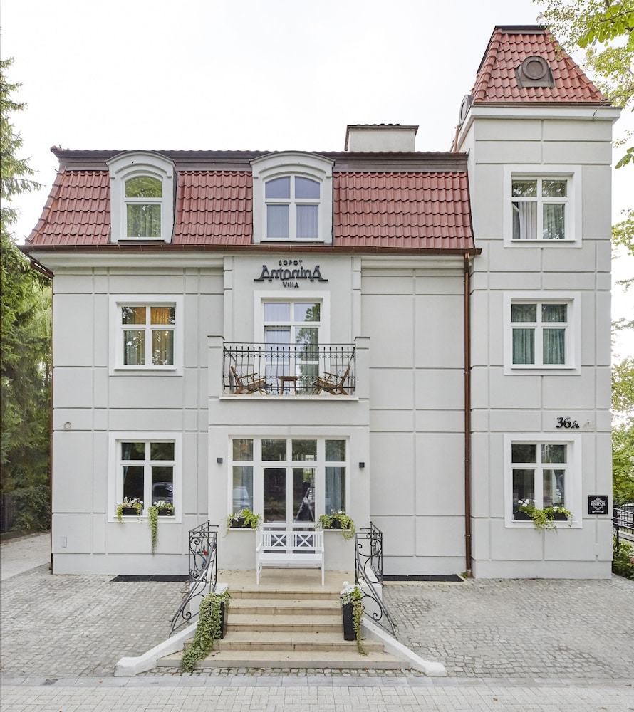 VILLA ANTONINA 4/73