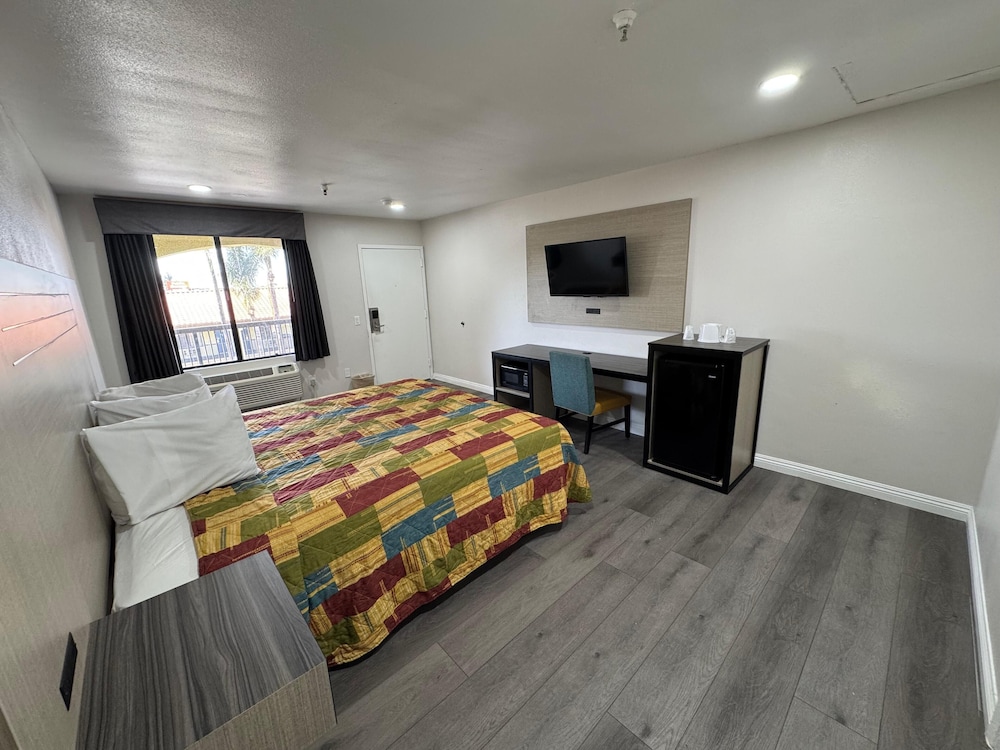 Five Star Inn West Covina 21/42