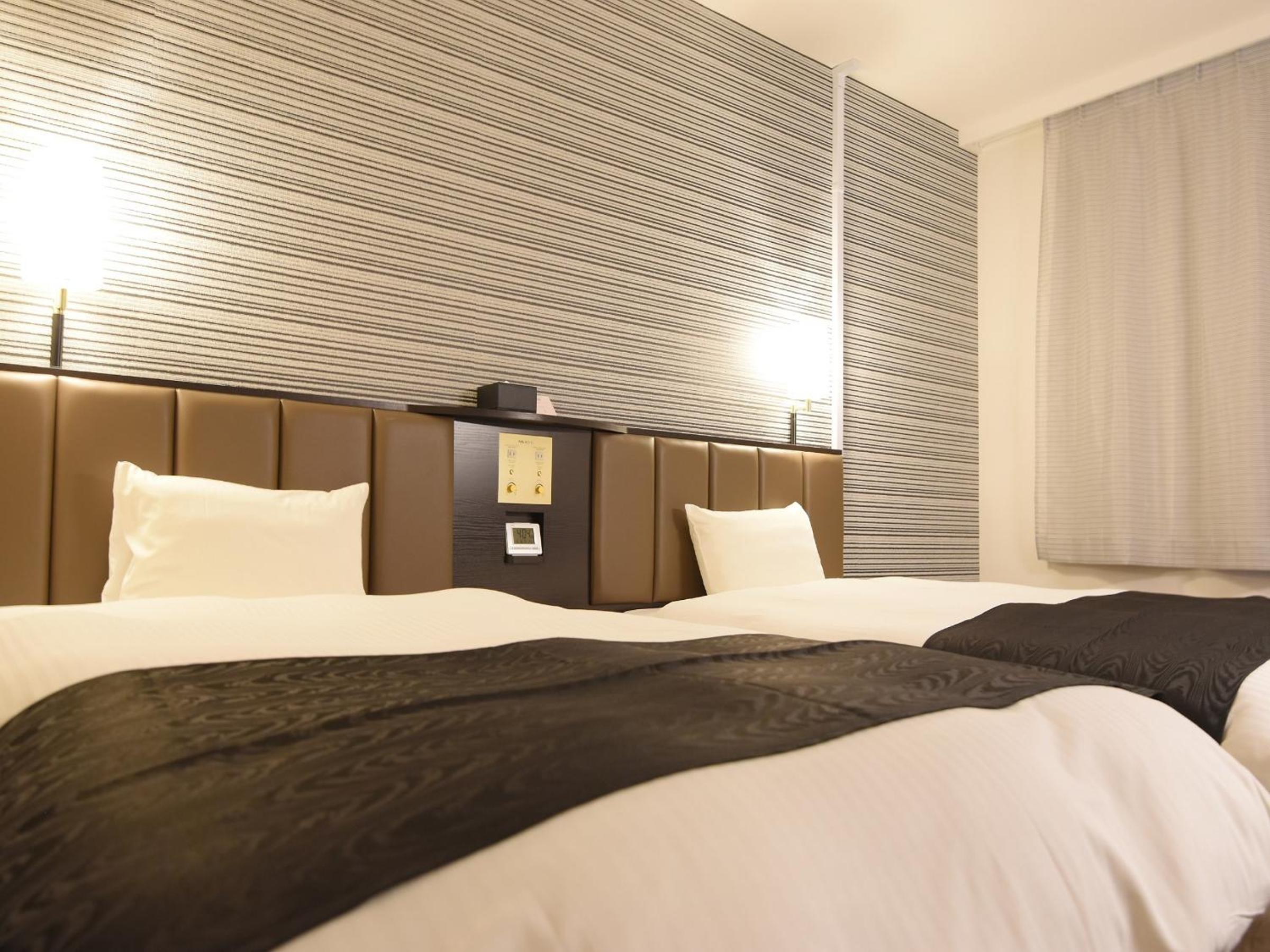 Room, Twin Beds, West Wing, Old Building