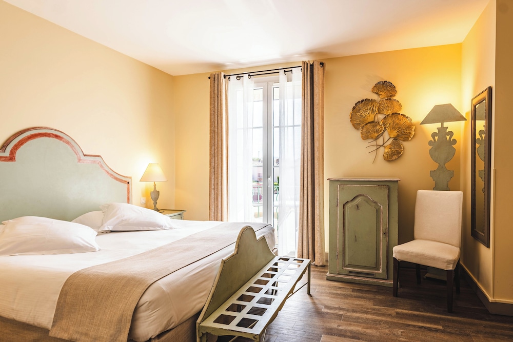Junior Suite, King Bed, Trundle Bed, Canal View, Le Suffren, BW Signature Collection 6/10