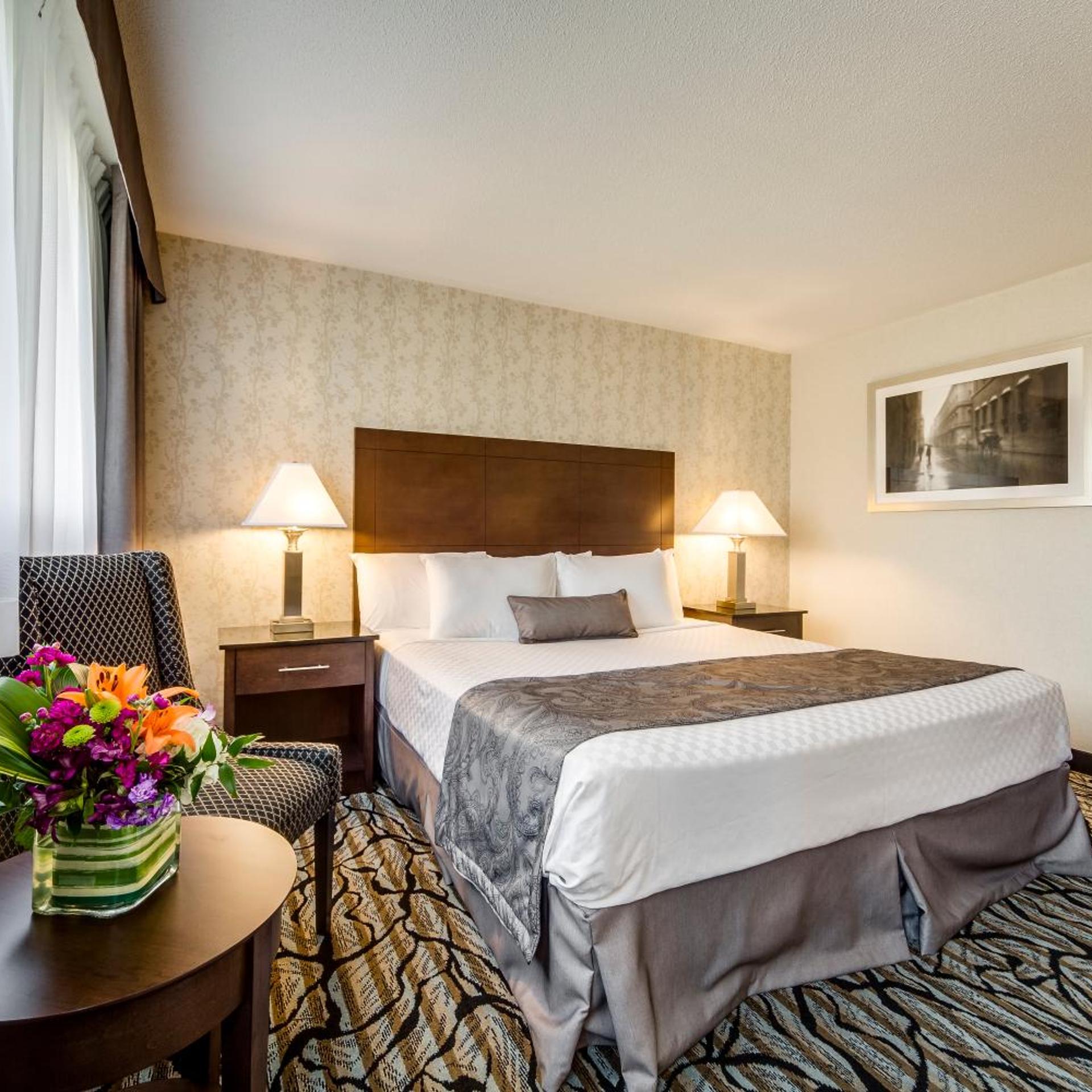 Roman, Deluxe, Suite, King Bed, Hot Tub