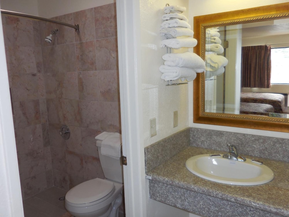 Best Economy Inn n Suites 33/67