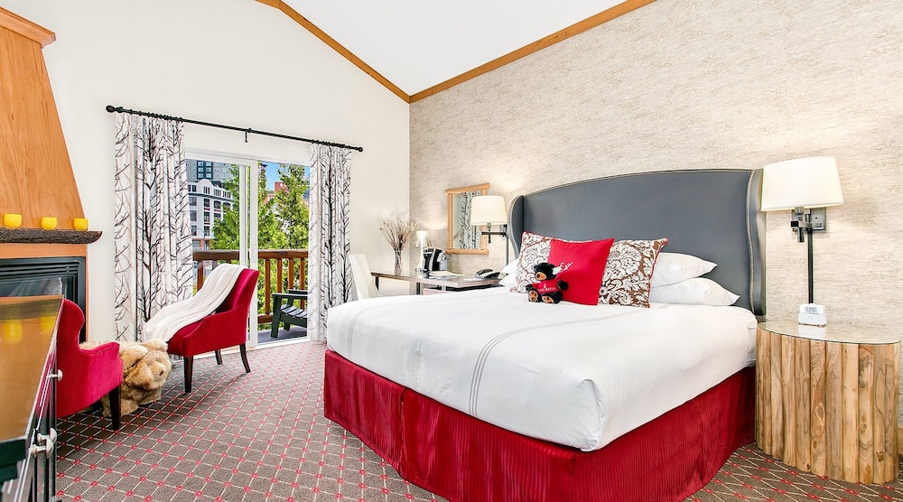 The Edgewater Hotel 10/50