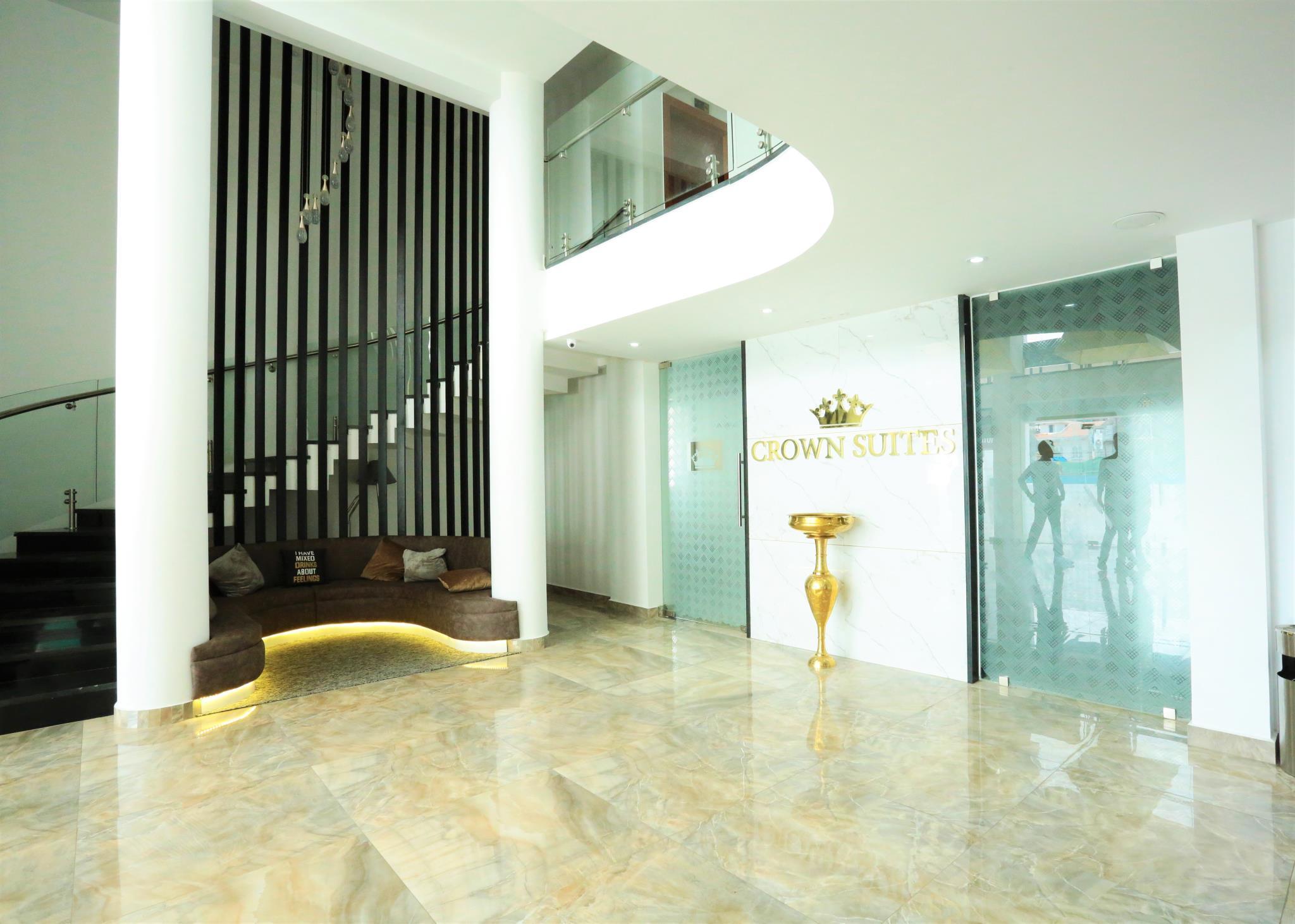 Hotel Crown Suites 4/26