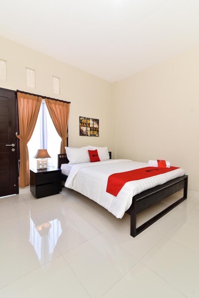 Reddoorz Plus Near Jalan Imam Bonjol Denpasar 7/28