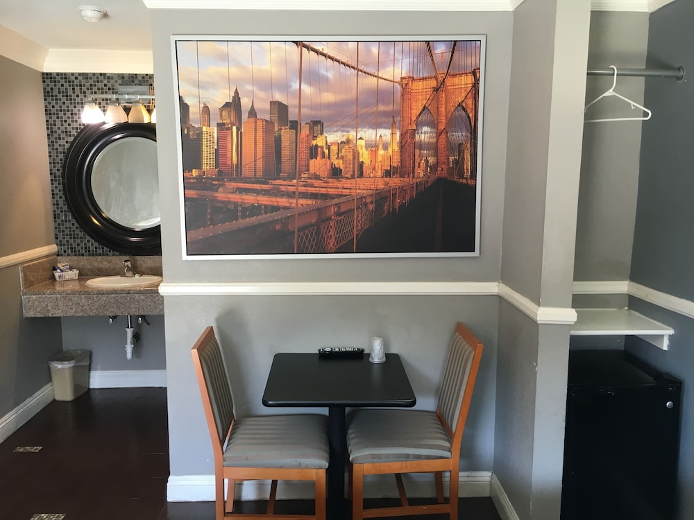 Hotel Salina Long Beach 24/29