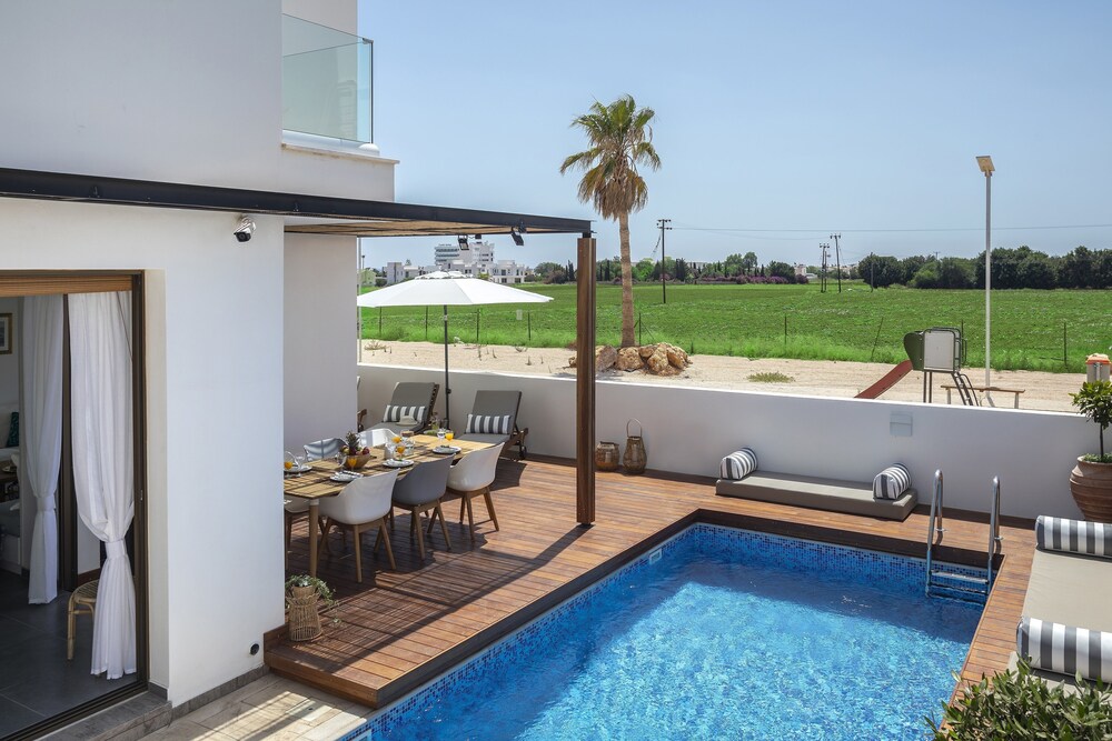 Chris Le Mare Luxury Villa 2/37