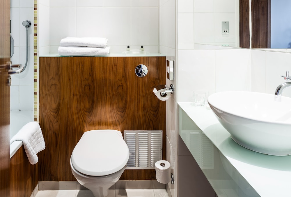 Holiday Inn London - Camden Lock by IHG 27/84