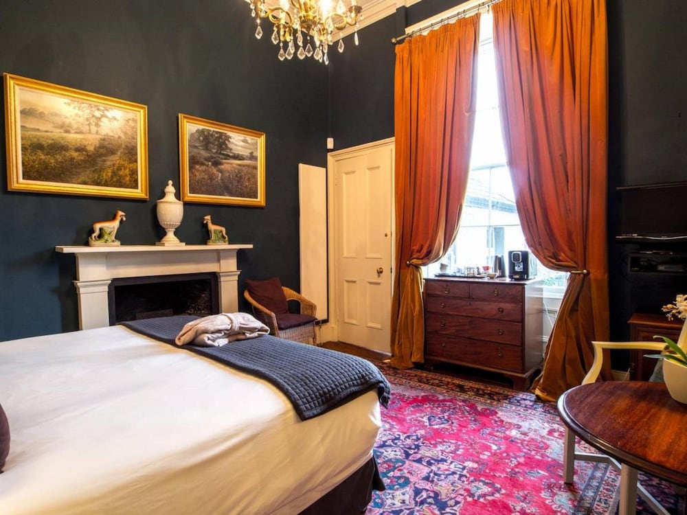 Six Brunton Place 11/34