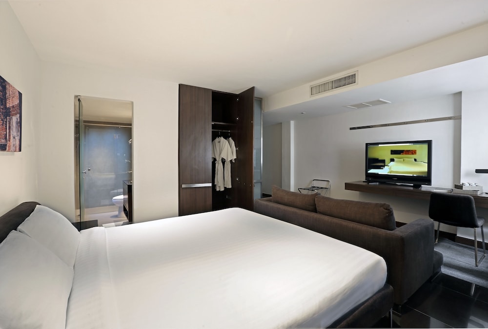 S33 Compact Sukhumvit Hotel 13/78