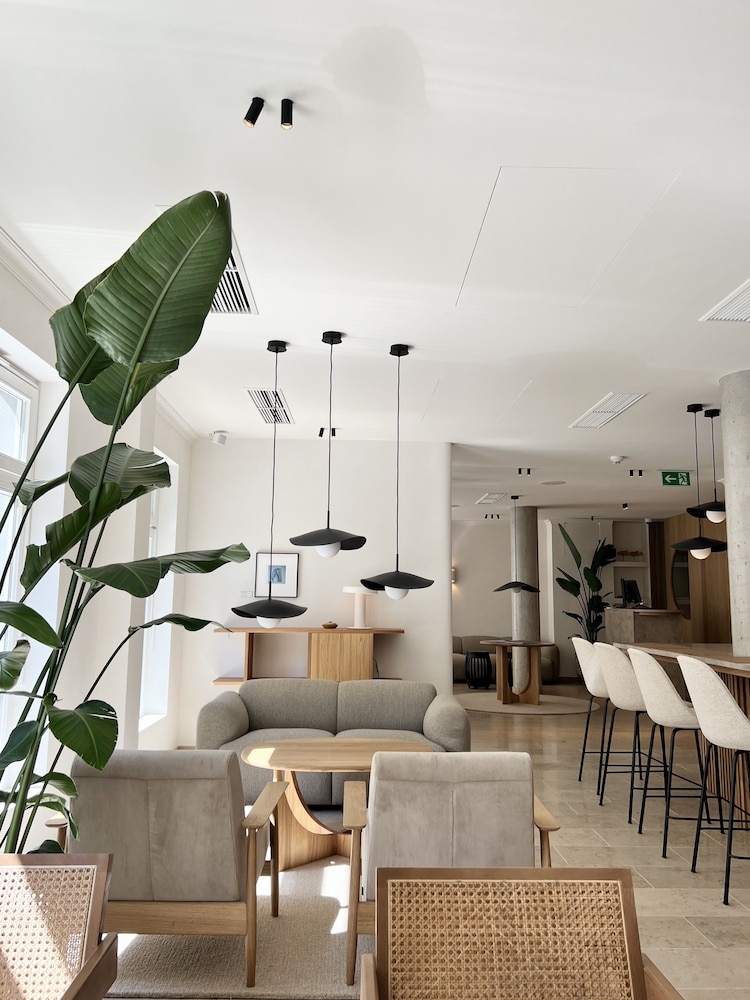 Hotel Adelante 37/59