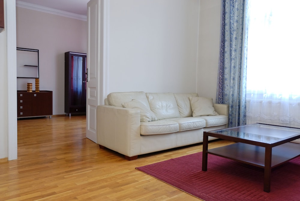 P&J Apartments 31/50
