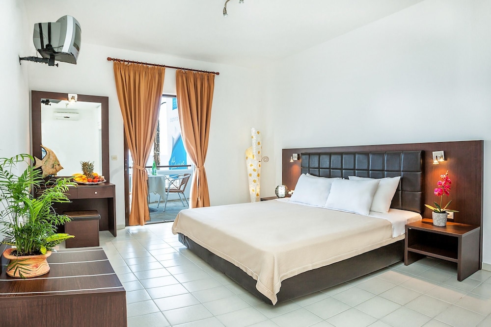 Xenios Dolphin Beach Hotel 21/68