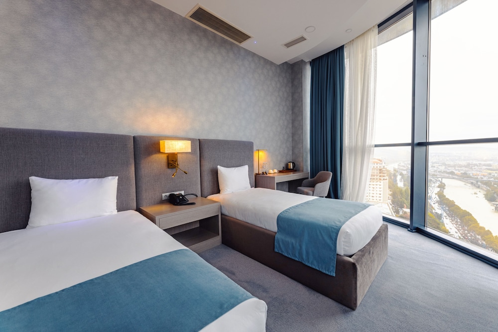 EXECUTIVE, TWIN BEDS