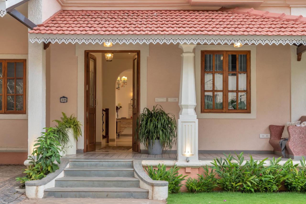ELIVAAS 4 BHK with Pvt pool and Bar  PinkSky in Arpora
