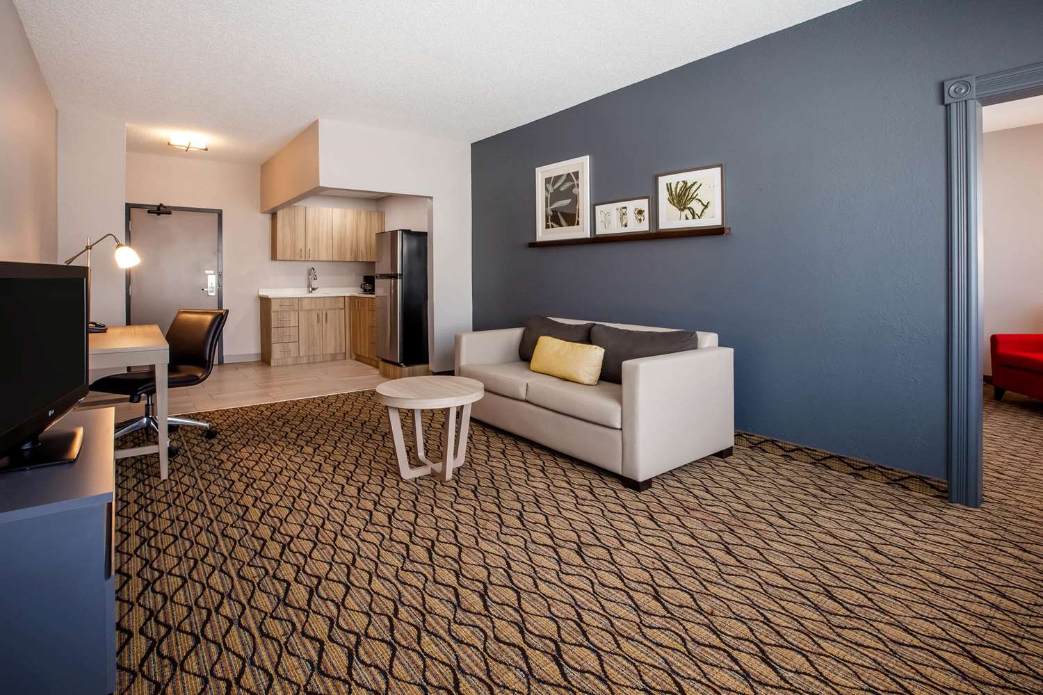 Days Inn & Suites by Wyndham Rochester Hills MI 18/31
