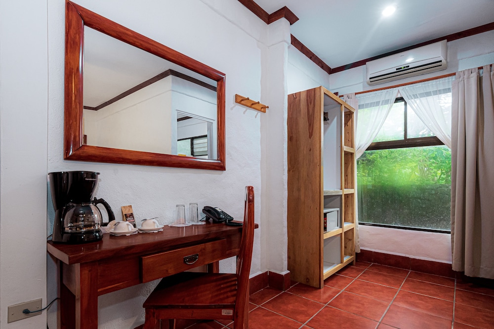 Hacienda Guachipelin Hotel 10/71