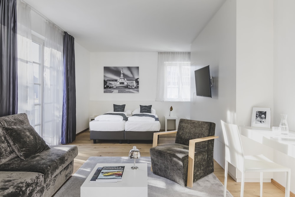 2 BEDROOMS, SUITE