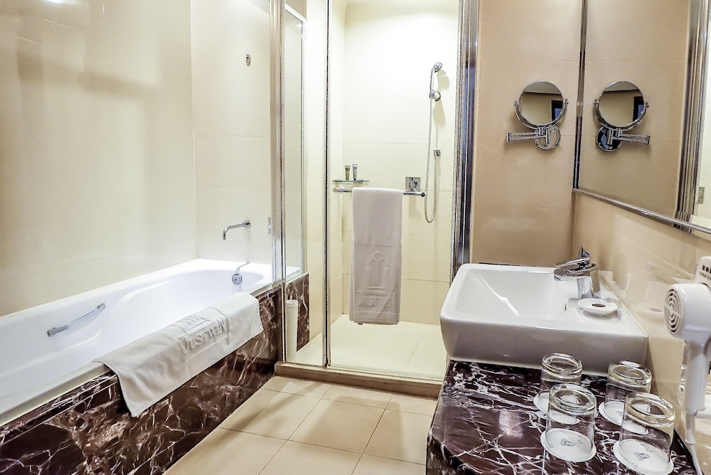 Justwin Grand Hotel 34/42