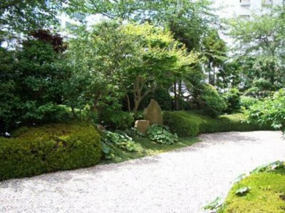 Hiroshima Garden Palace 40/41